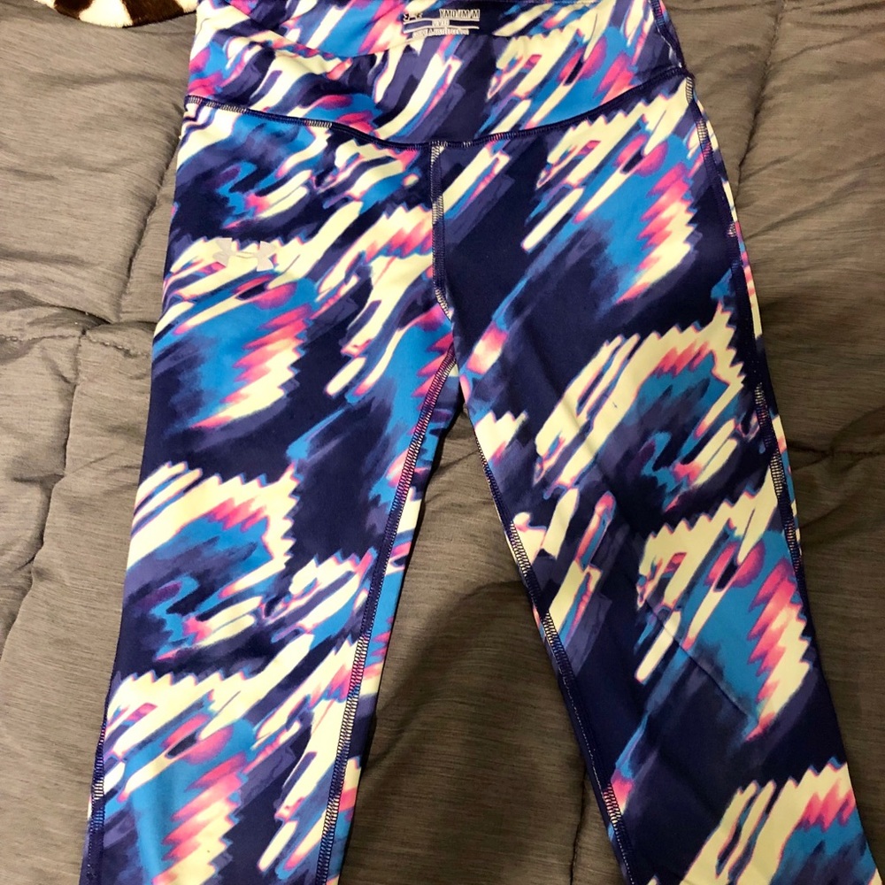 Girls youth M under armor fitted athletic Pants.